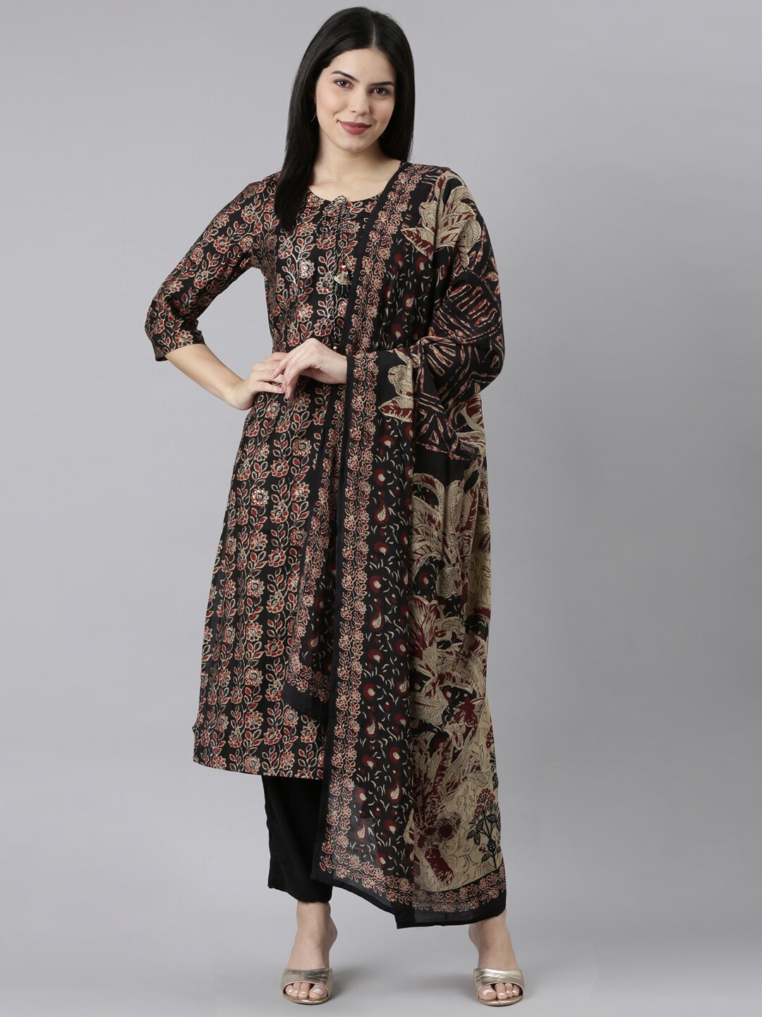 

Neerus Floral Printed Kurta With Trousers & Dupatta, Black