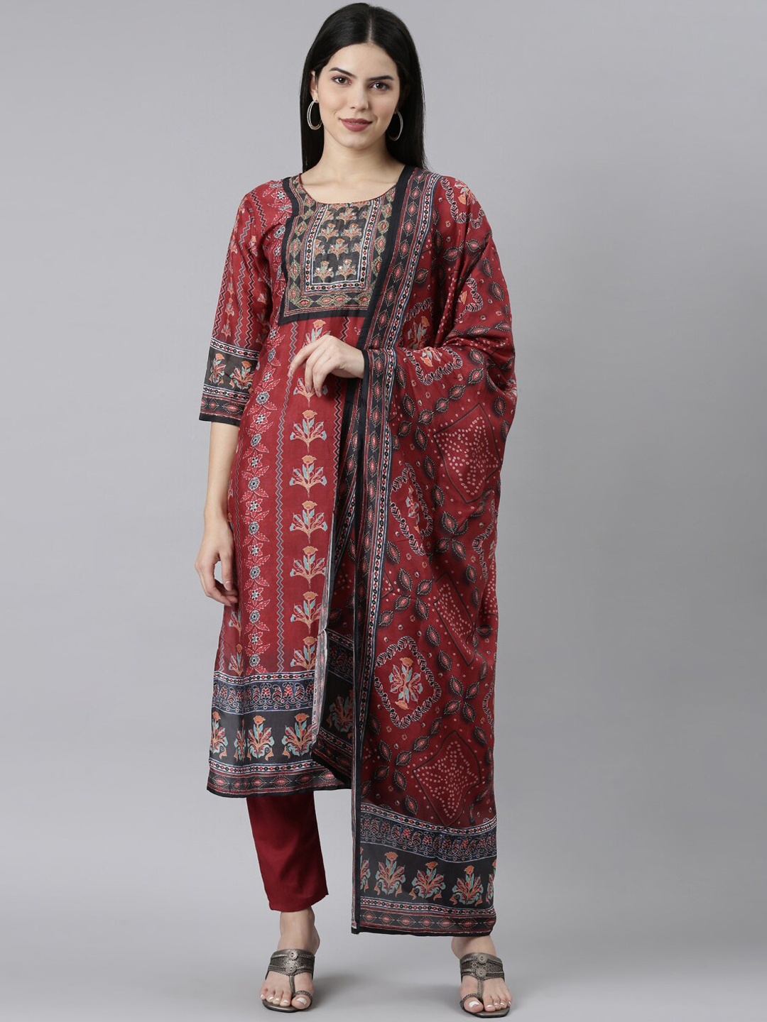 

Neerus Floral Printed Kurta With Trousers & Dupatta, Maroon