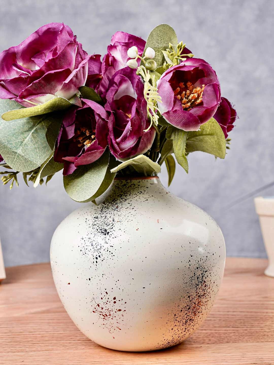 

BEHOMA Off White Small Metal Bud Flower Vase