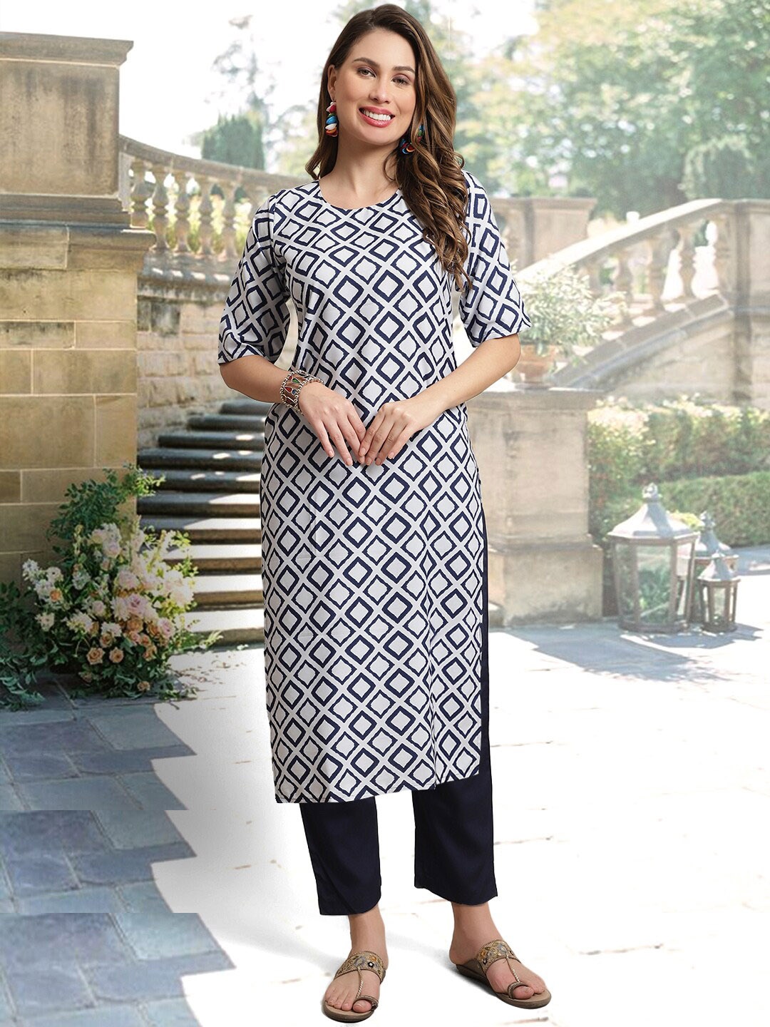 

arangya Geometric Printed Regular Patchwork Kurta with Trousers, Blue
