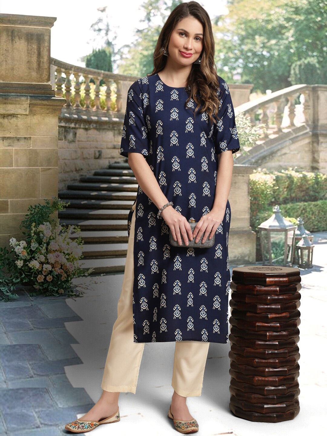 

arangya Ethnic Motifs Printed Regular Kurta With Trousers, Navy blue