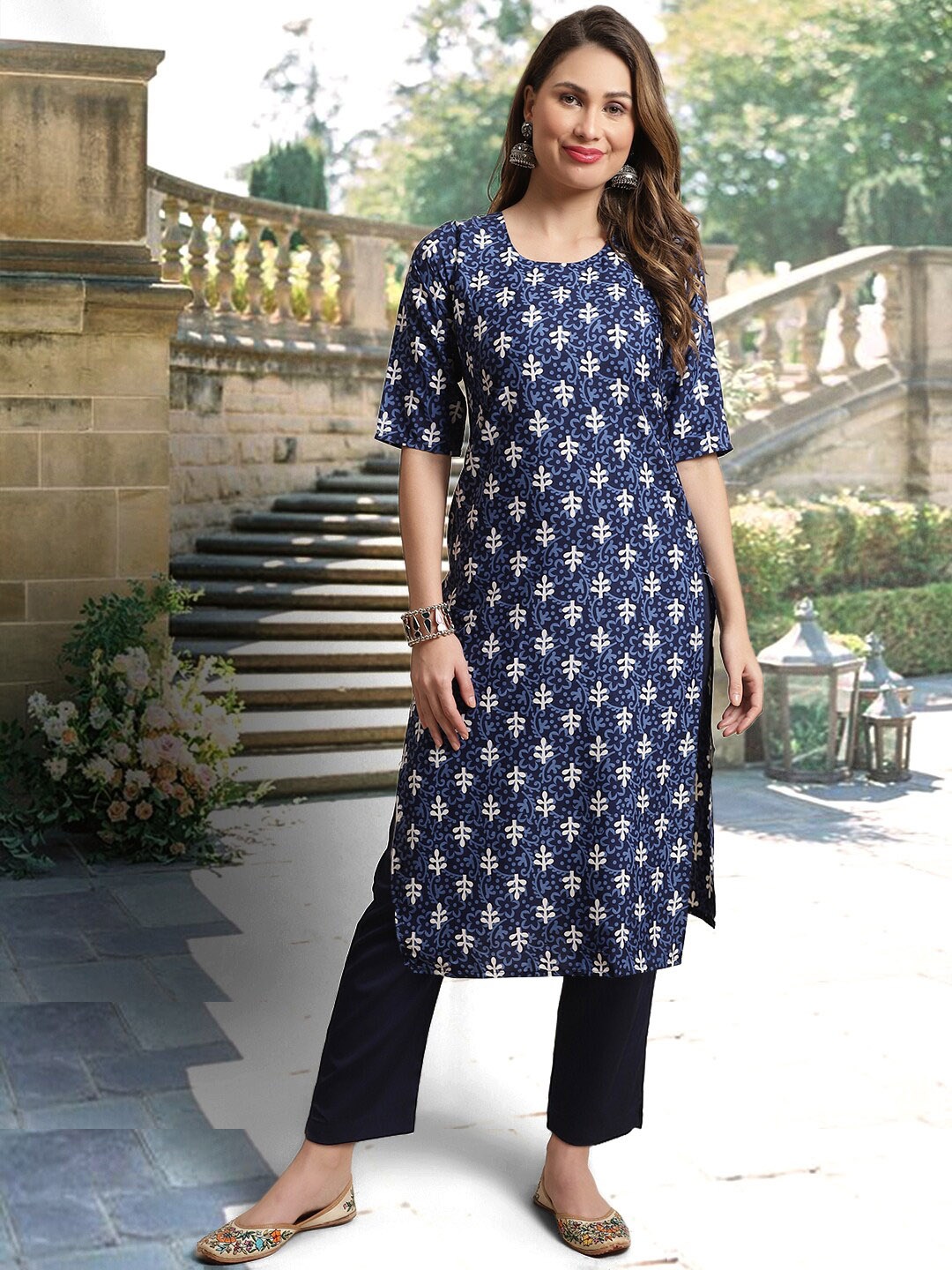 

arangya Ethnic Motifs Printed Straight Kurta with Trouser, Blue