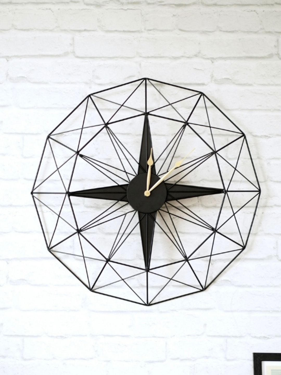 

BEHOMA Black Contemporary Round Handcrafted Wall Clock