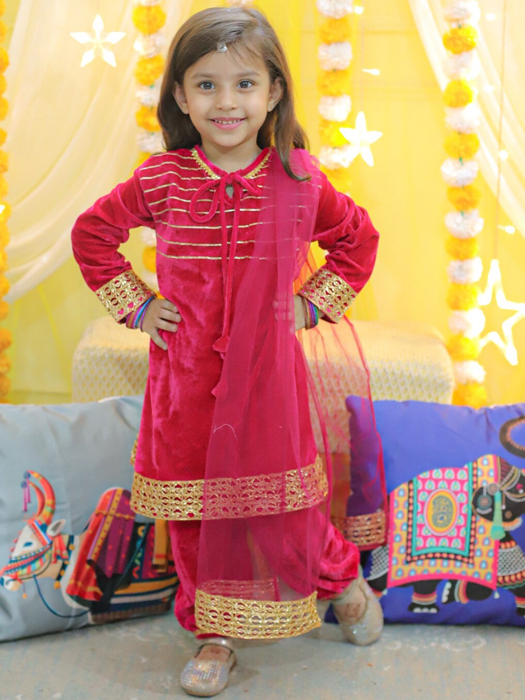 

BownBee Girls Gotta Patti Velvet Kurta With Harem Pants & Dupatta, Pink