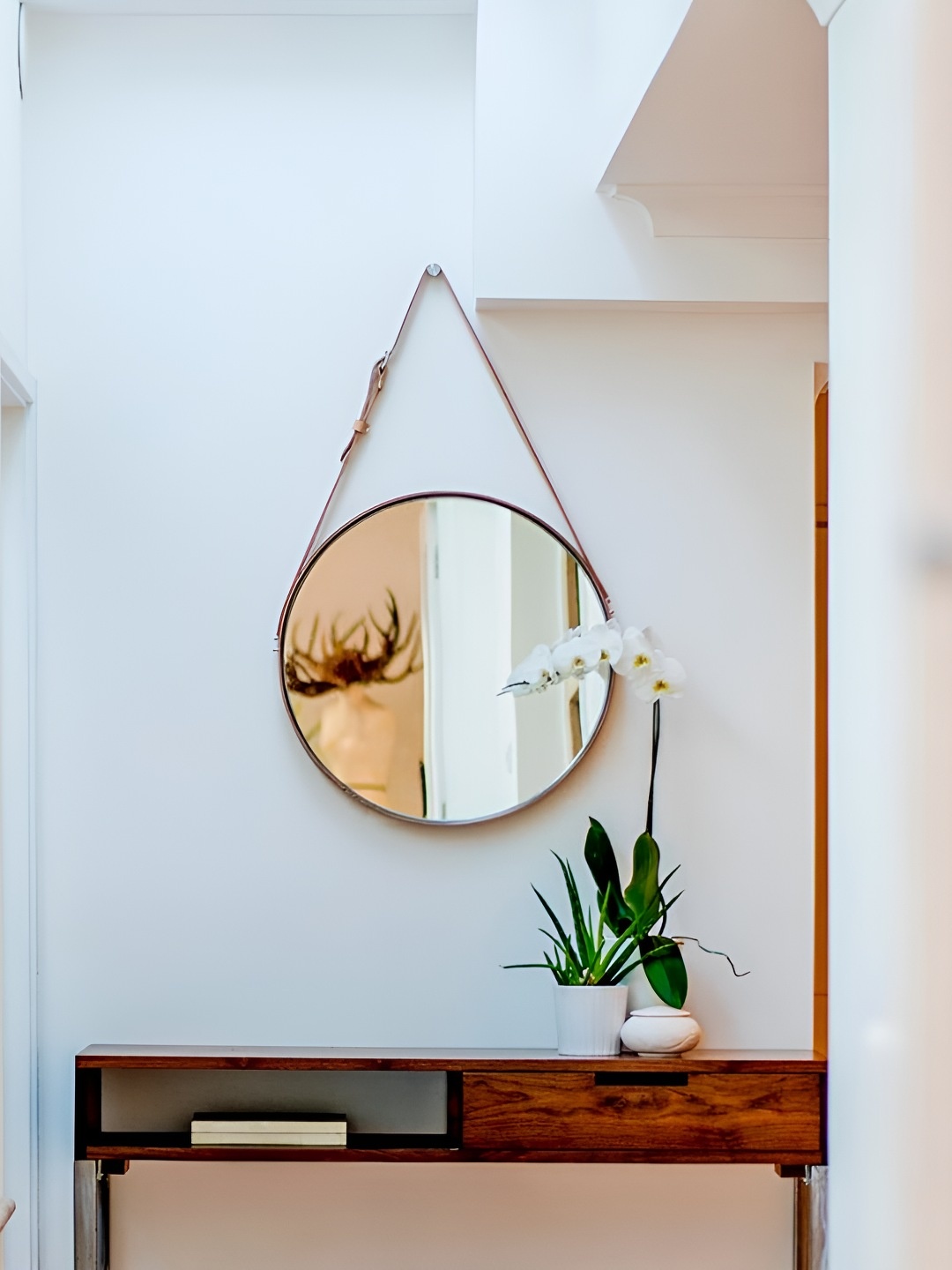 

CasaGold Rose Gold & Brown Metal Framed Round Shape Wall Mirror With Strap