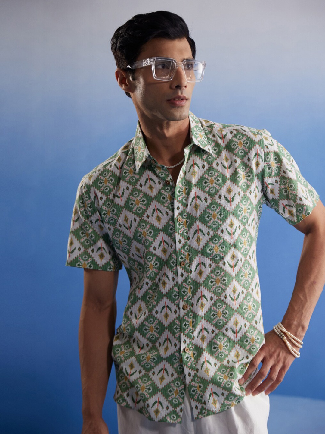 

VASTRAMAY Premium Ikat Printed Cotton Casual Shirt, Green