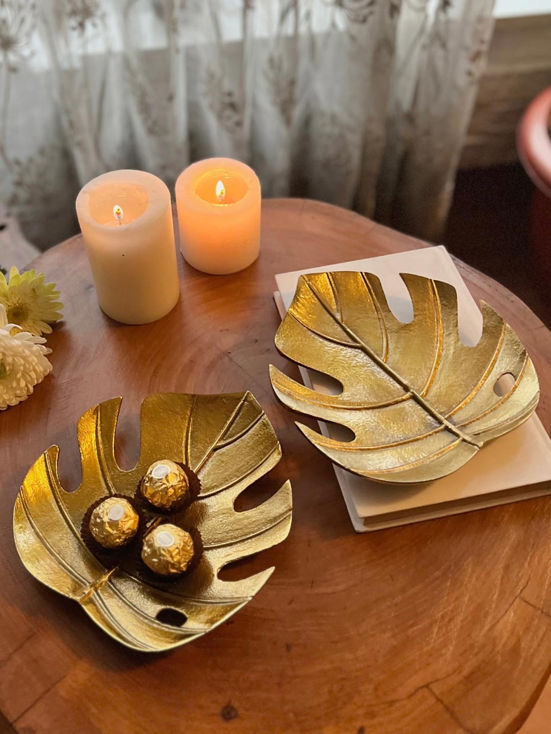 

BEHOMA Gold Toned Montserra Leaf Shape Ceramic Tray