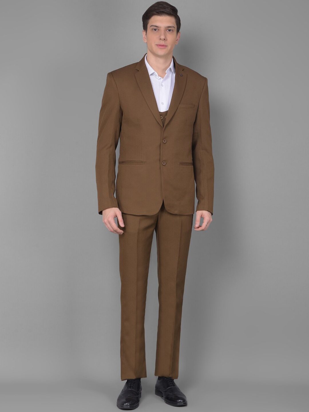 

Canary London Men Slim-Fit Notched Lapel Collar Single-Breasted 3-Piece Suit, Khaki
