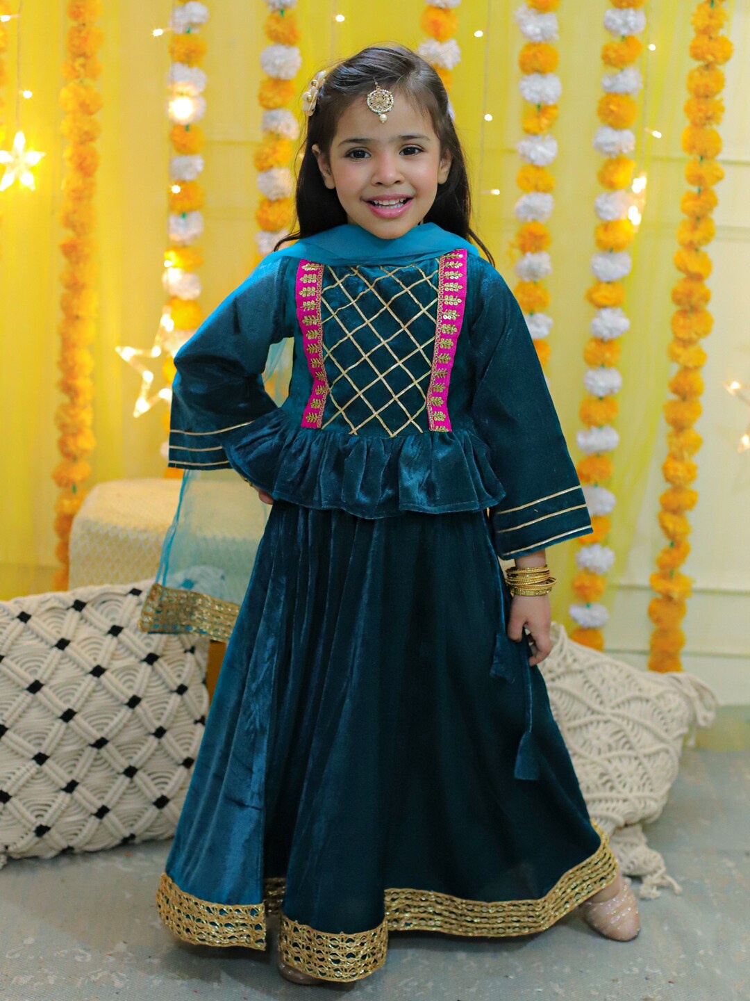 

BownBee Girls Embellished Ready To Wear Lehenga & Blouse With Dupatta, Teal