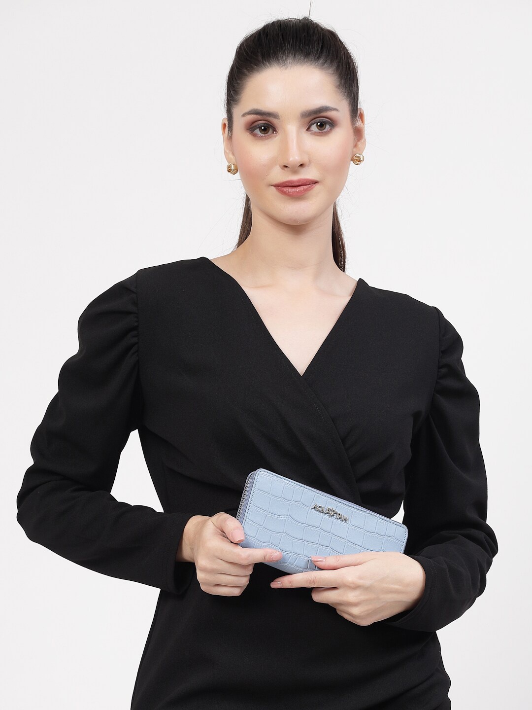 

AQUATAN Women Textured Leather Zip Around Wallet, Blue