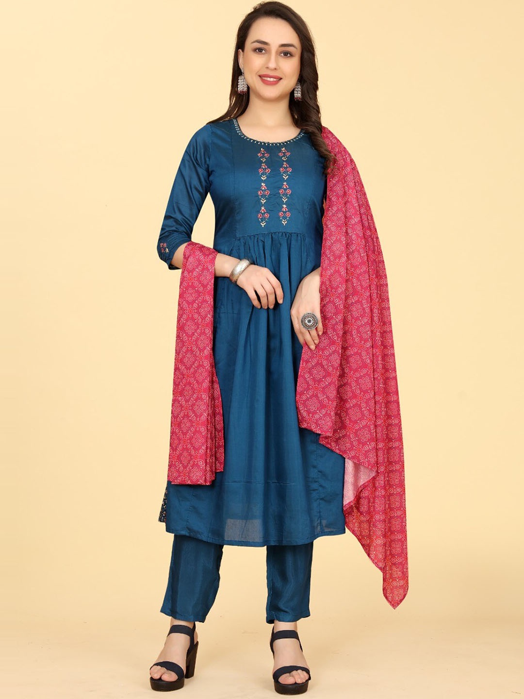 

PEPPERYLOOK Pleated Pure Silk Kurta & Trouser With Dupatta, Blue