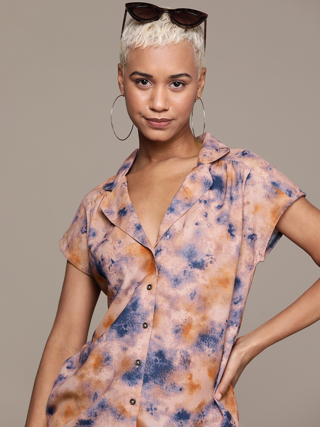 

Roadster Abstarct Printed Casual Shirt, Peach