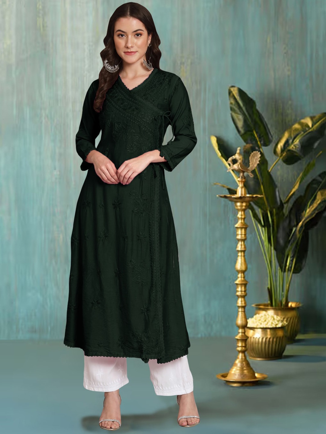 

PARAMOUNT CHIKAN Floral Embroidered Chikankari Angrakha Chanderi Cotton Kurta, Green