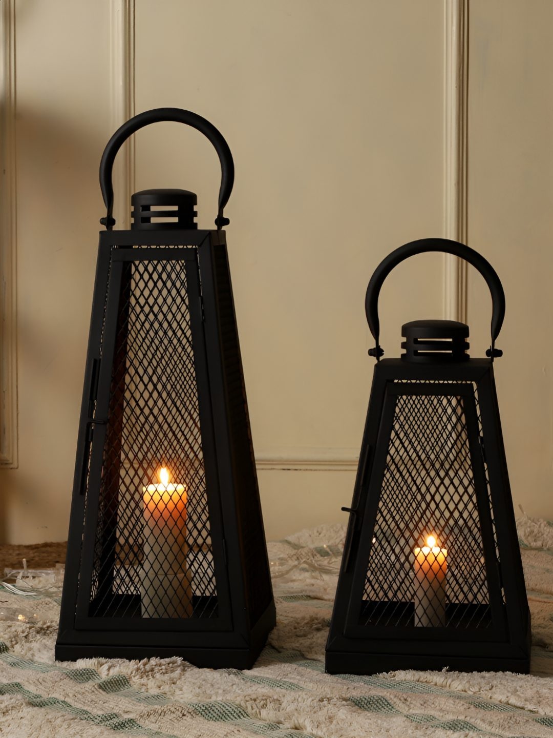 

OPAXA LIVING Set of 2 Hanging Candle Holder, Black