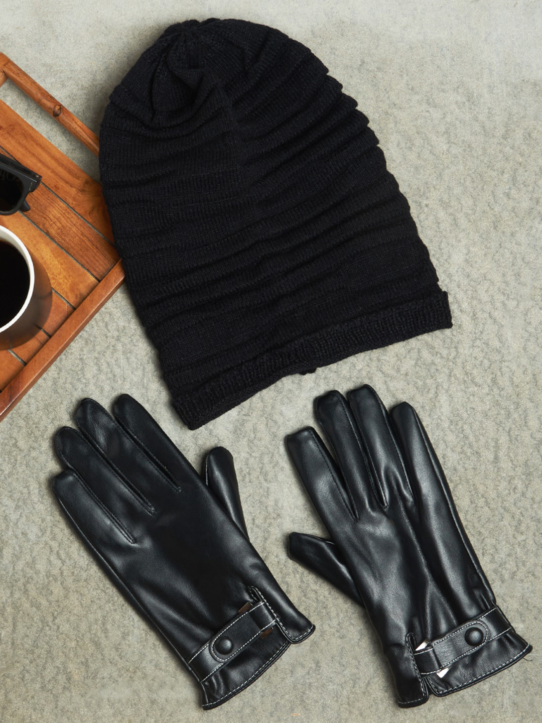 

The Bro Code Men Gloves With Beanie, Black