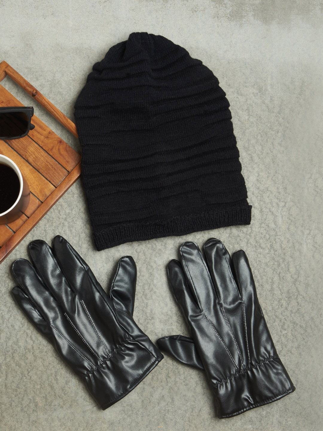 

The Bro Code Men Gloves With Beanie, Black
