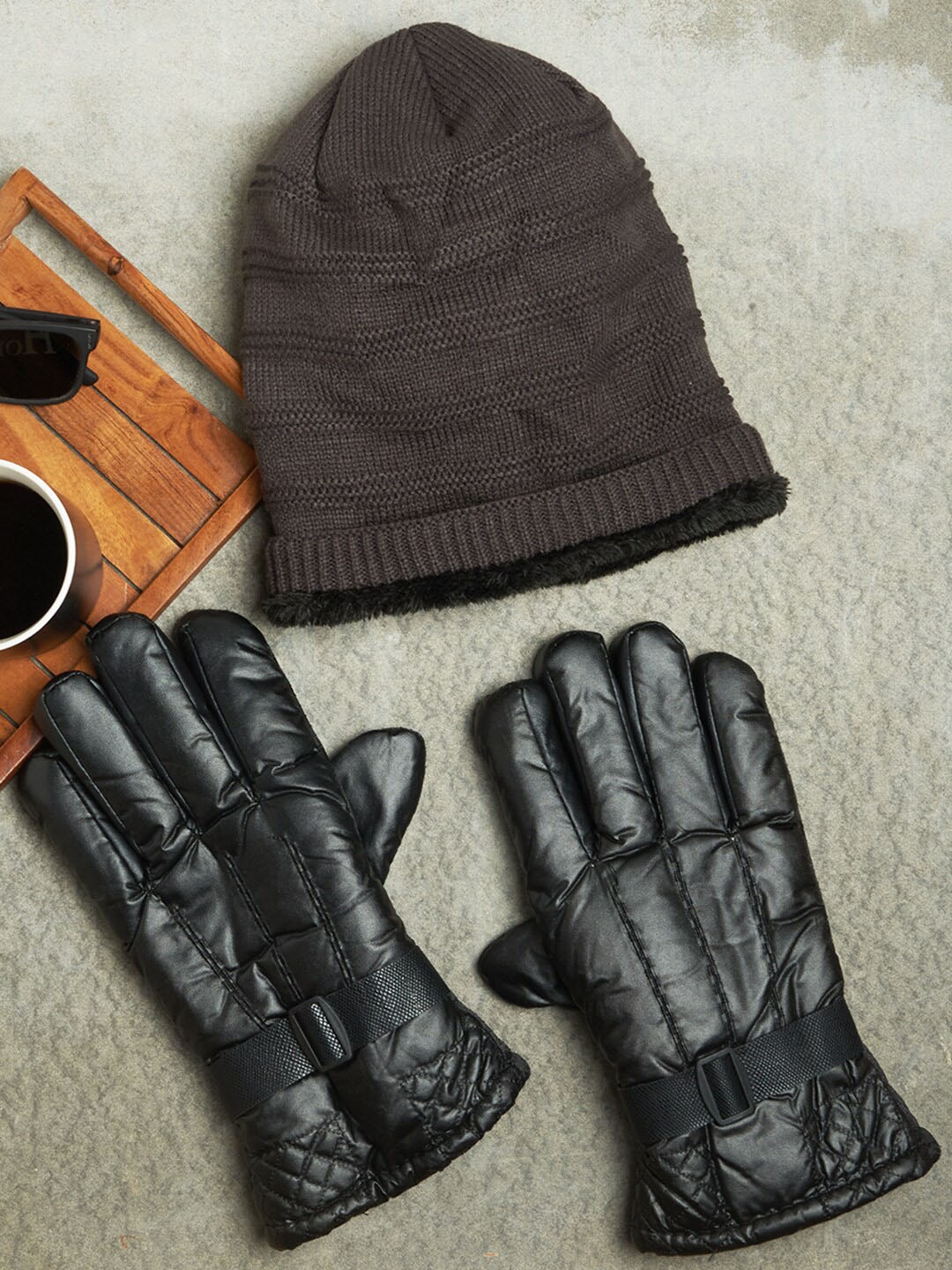 

The Bro Code Men Gloves With Beanie, Brown