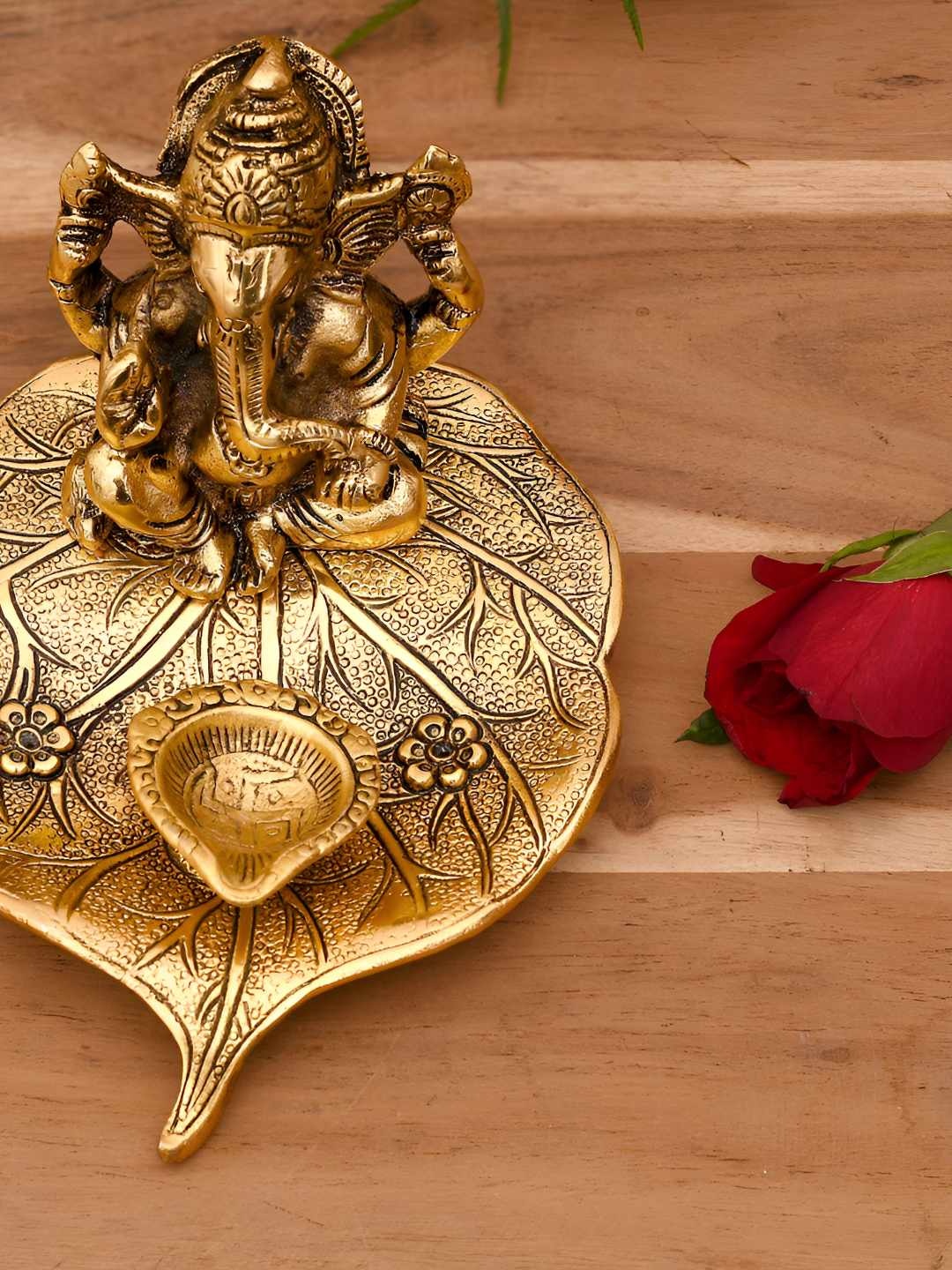 

INTERNATIONAL GIFT Gold Silver-Plated Leaf Ganesh God Idol Statue