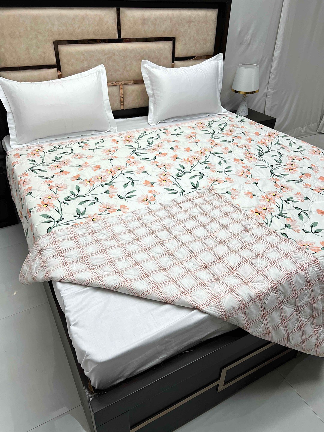 

Pure Decor Doze White & Peach Floral AC Room 300 GSM Reversible King Double Bed Comforter