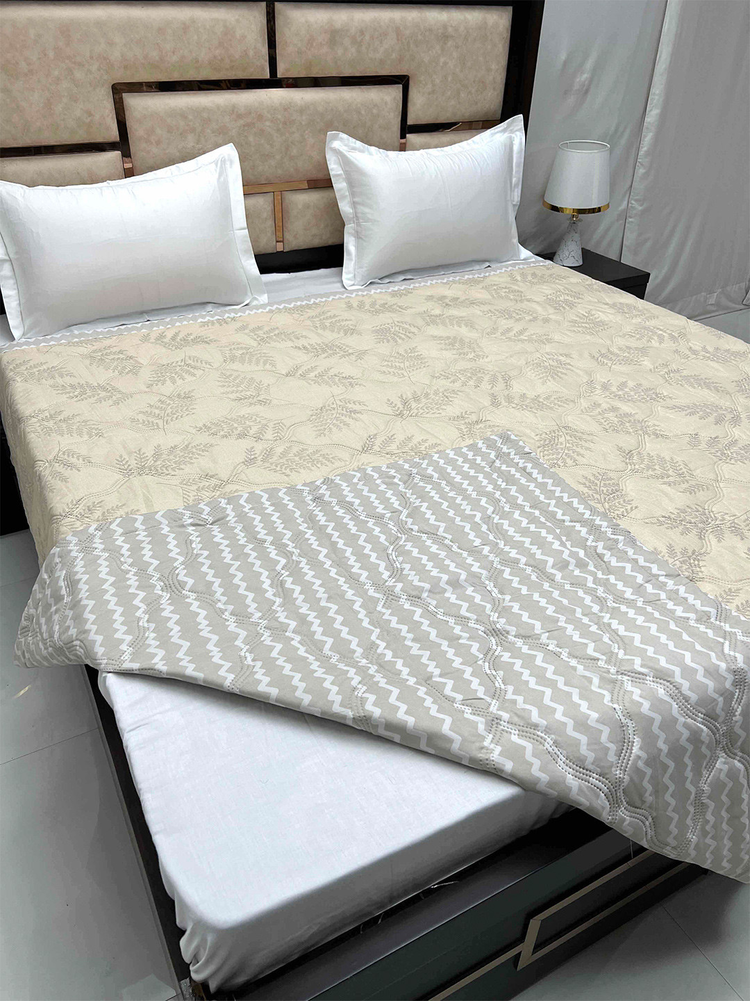 

Pure Decor Doze Beige & Grey Floral AC Room 300 GSM Reversible King Double Bed Comforter