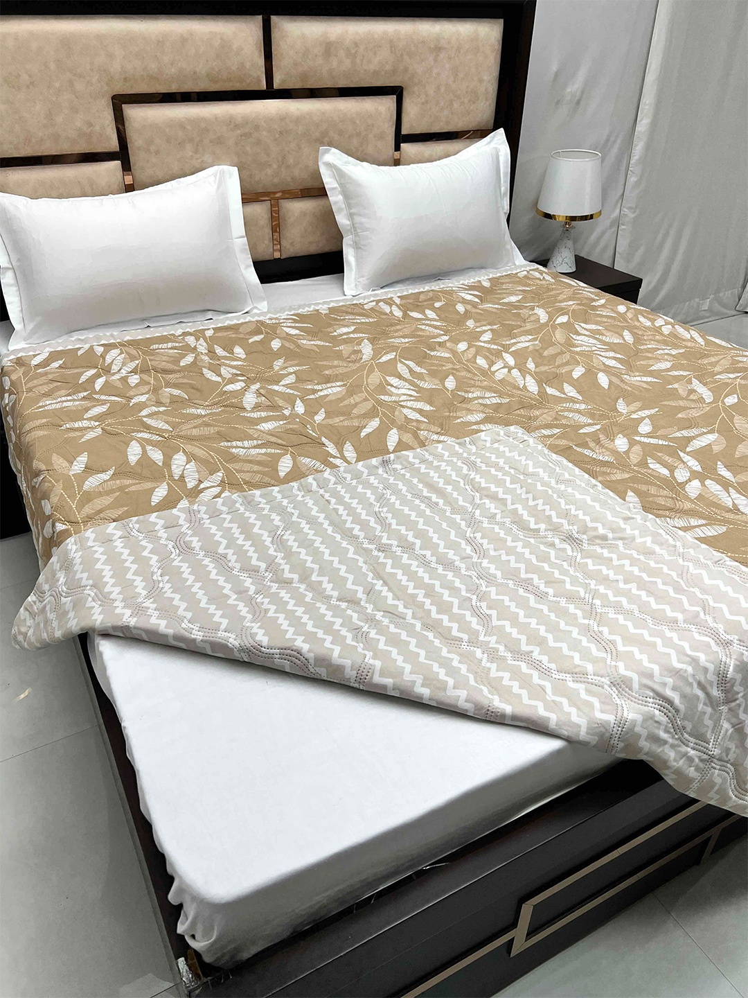 

Pure Decor Doze Brown & White Floral AC Room 300 GSM Reversible King Double Bed Comforter