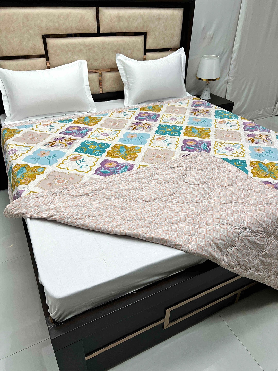 

Pure Decor White & Blue Floral AC Room 300 GSM Reversible Double Bed Comforter