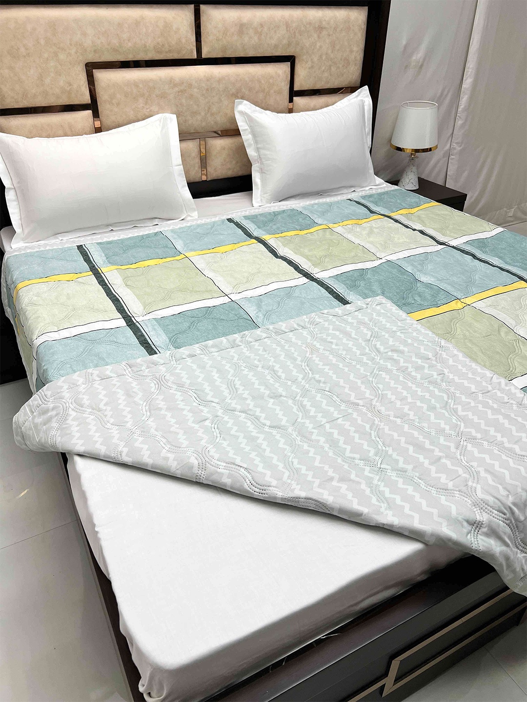 

Pure Decor Grey & Blue Geometric AC Room 300 GSM Reversible King Double Bed Comforter