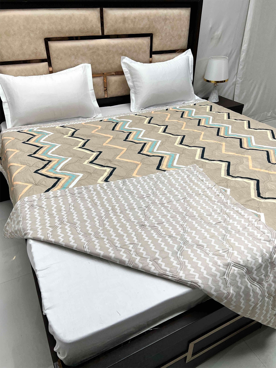 

Pure Decor Brown & White Geometric Reversible AC Room 300 GSM Double Bed Comforter