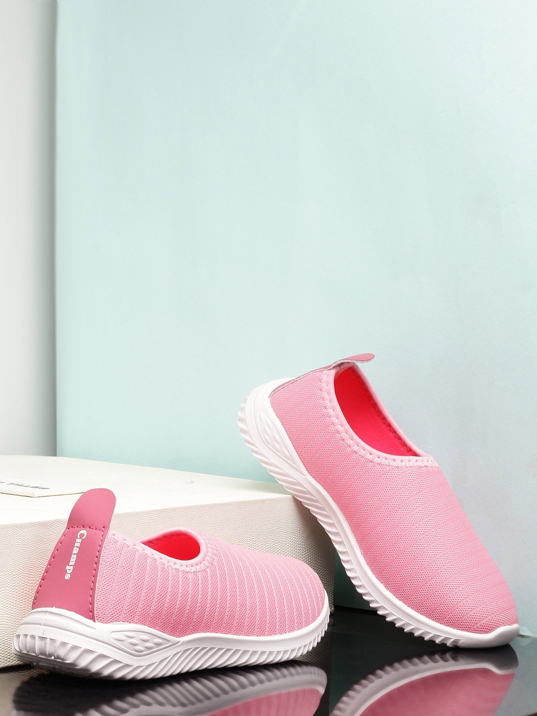 

Champs Women KHUSHI-6-ON Textured Lightweight Slip-On Sneakers, Pink