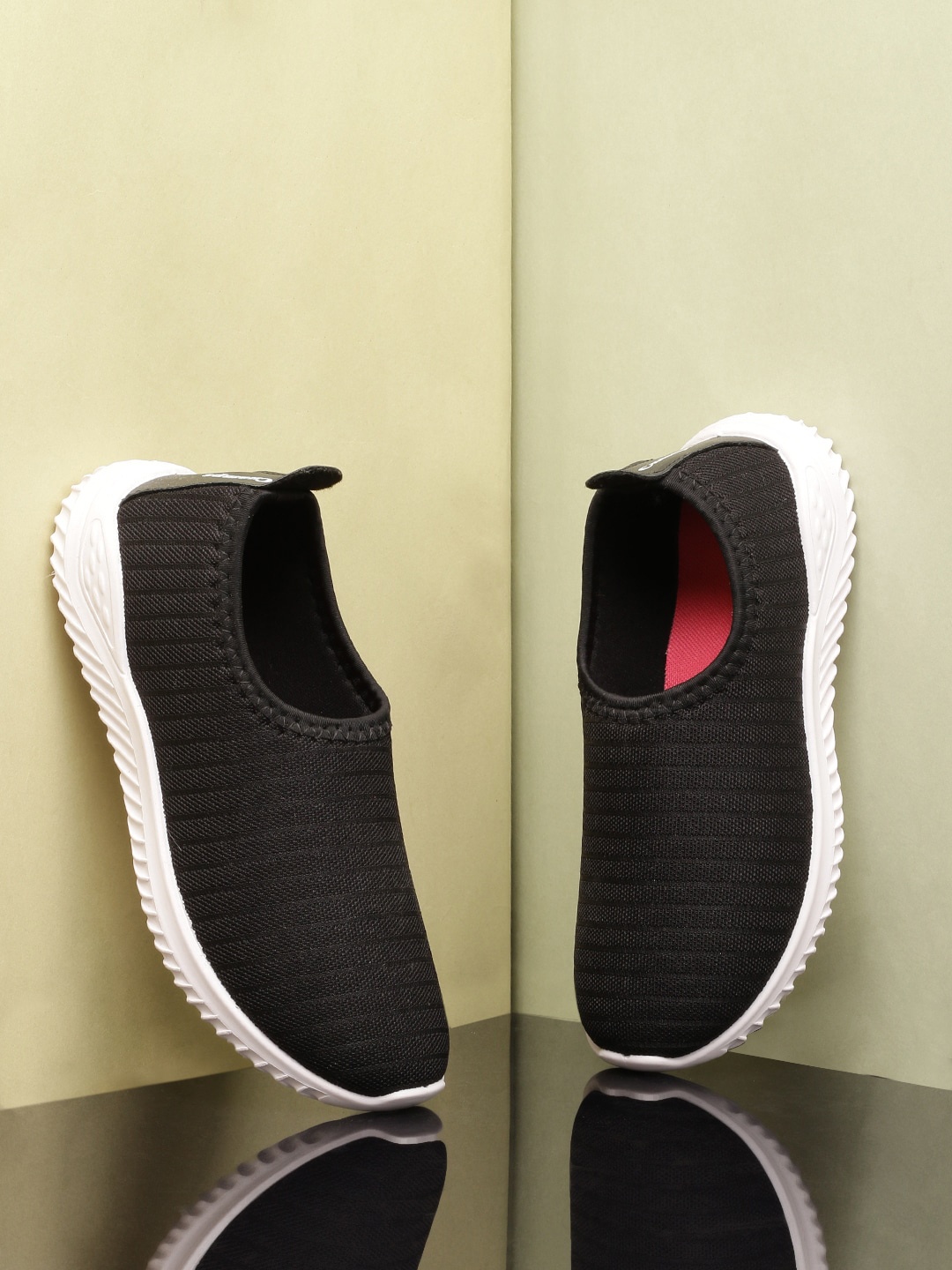 

Champs Women KHUSHI-6-ON Textured Lightweight Slip-On Sneakers, Black