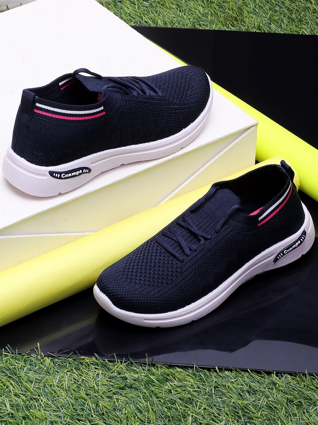 

Champs Women MALAIKA Textured Mesh Lightweight Sneakers, Navy blue