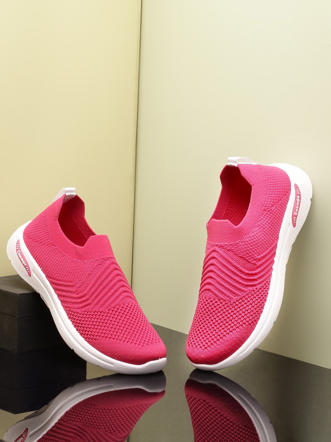 

Champs Women MALAIKA Textured Lightweight Mesh Slip-On Sneakers, Pink