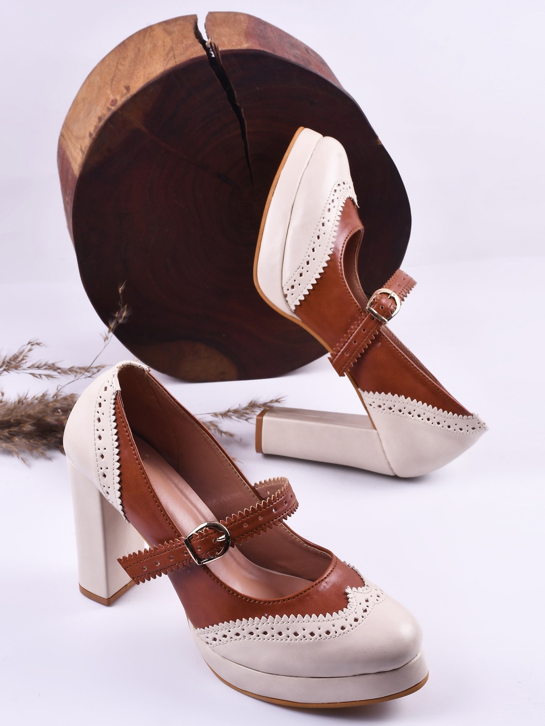 

THE WHITE POLE Colourblocked Platform Heel Pumps, Cream