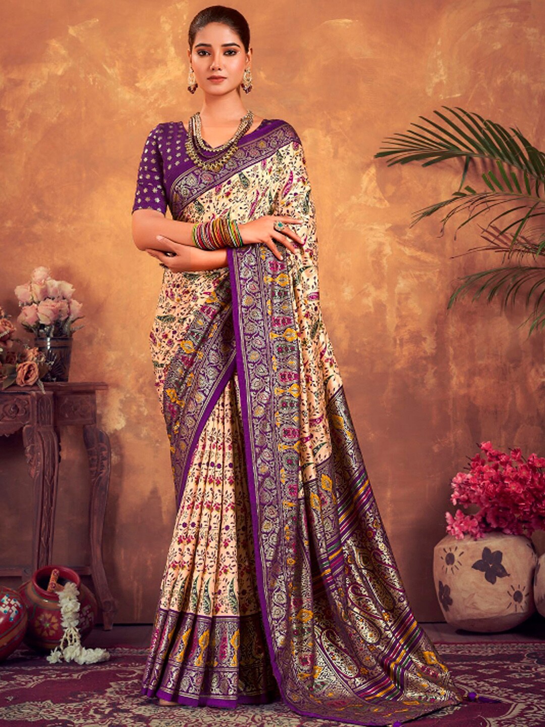 

Mitera Floral Printed Zari Detail Saree, Cream