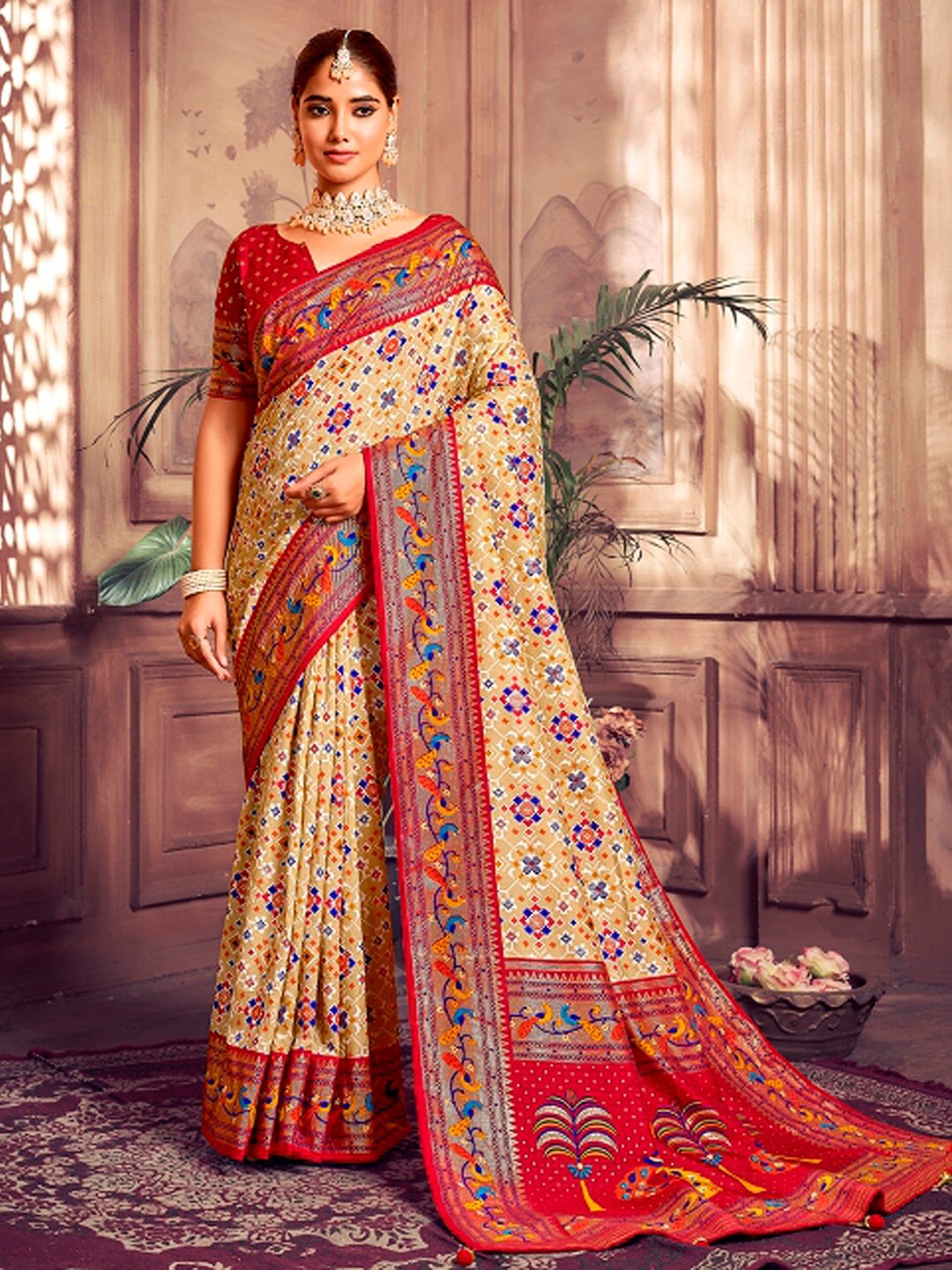 

Mitera Ethnic Motifs Printed Saree, Cream