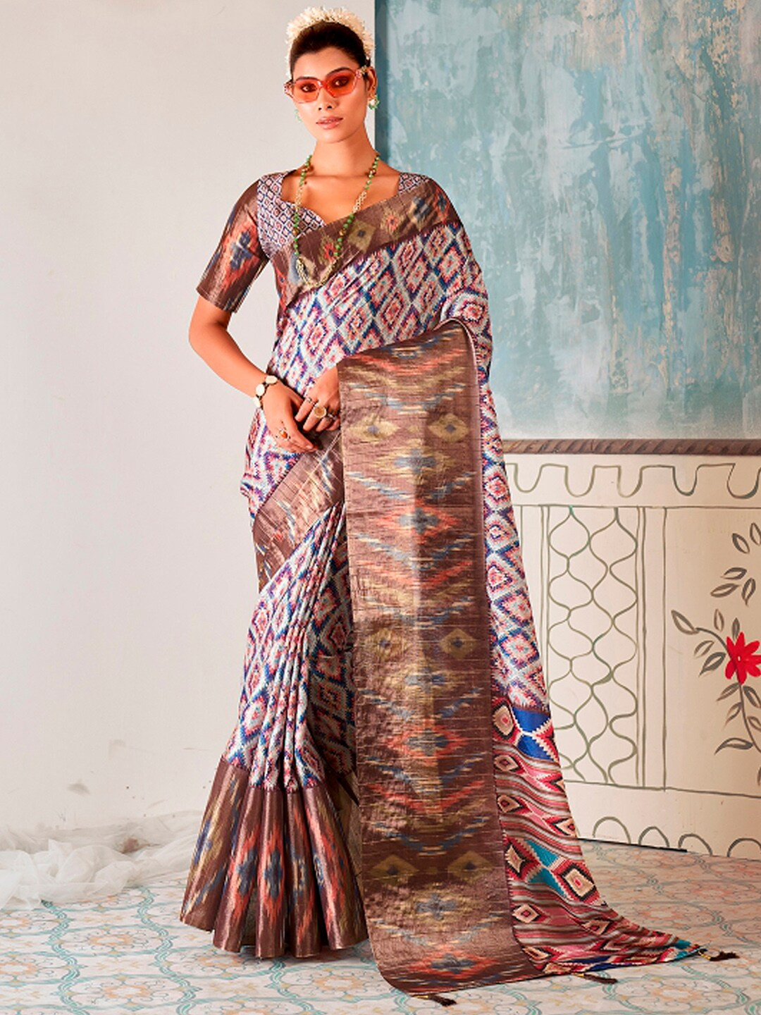 

Mitera Ethnic Motifs Printed Sungudi Saree, Off white