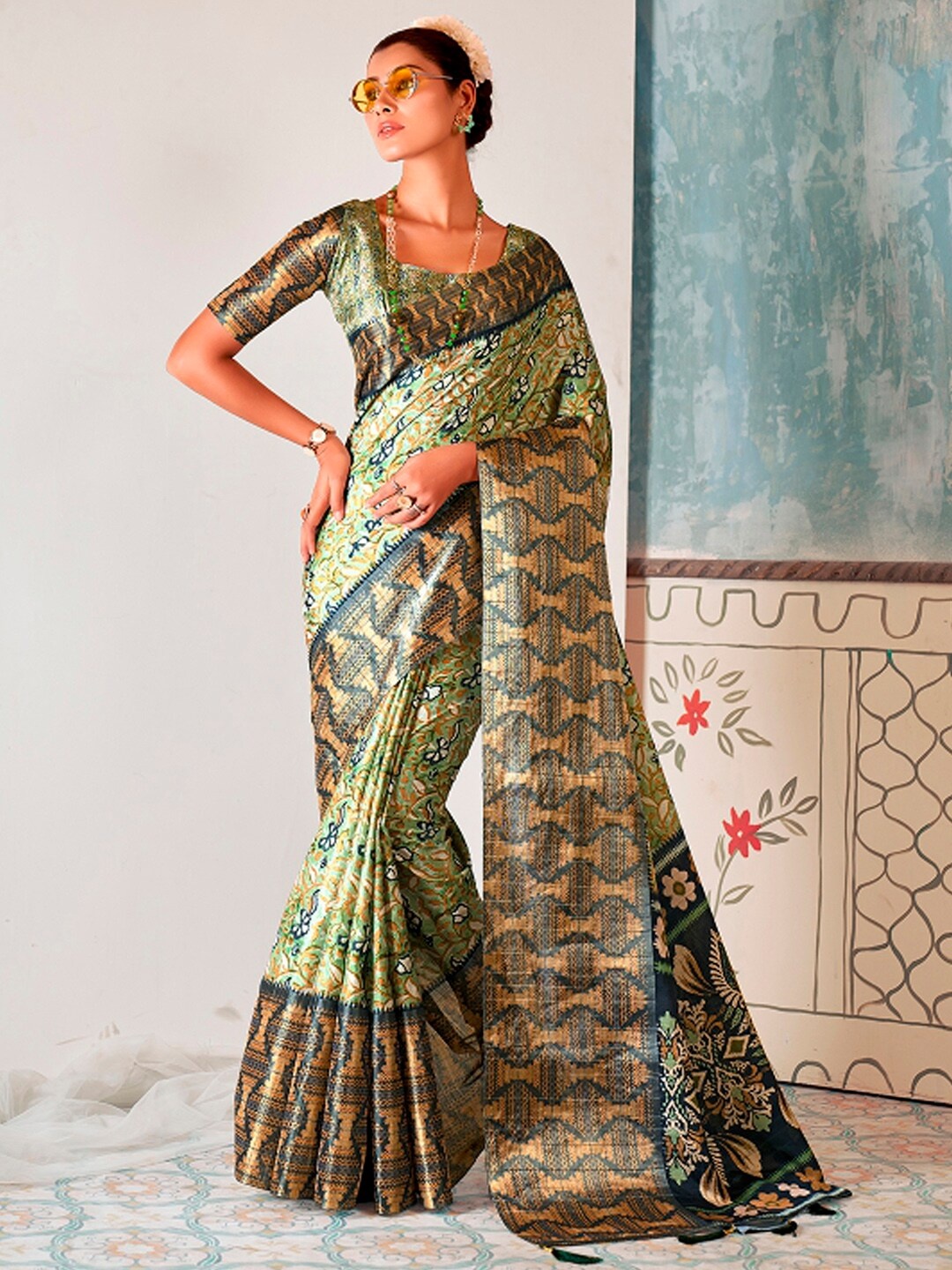 

Mitera Green Ethnic Motifs Silk Blend Designer Sungudi Saree