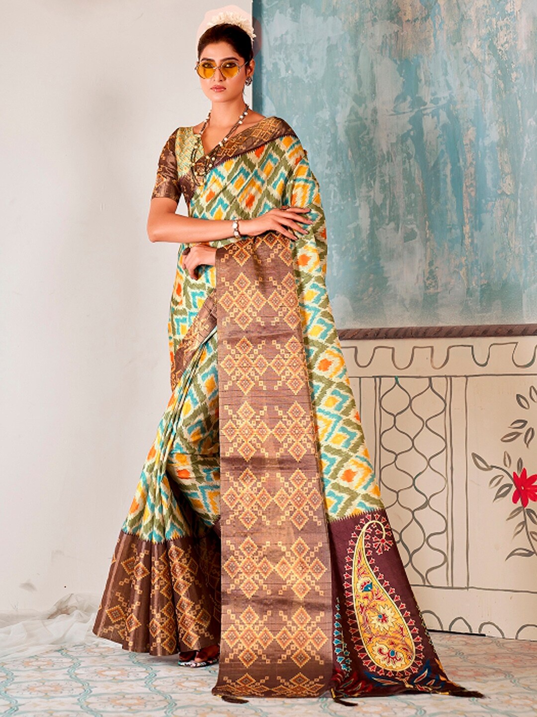 

Mitera Ethnic Motifs Printed Sungudi Saree, Olive