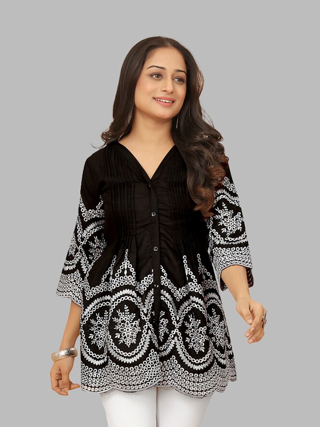 

PEACH PIPER Floral Embroidered Cotton V-Neck Tunic, Black