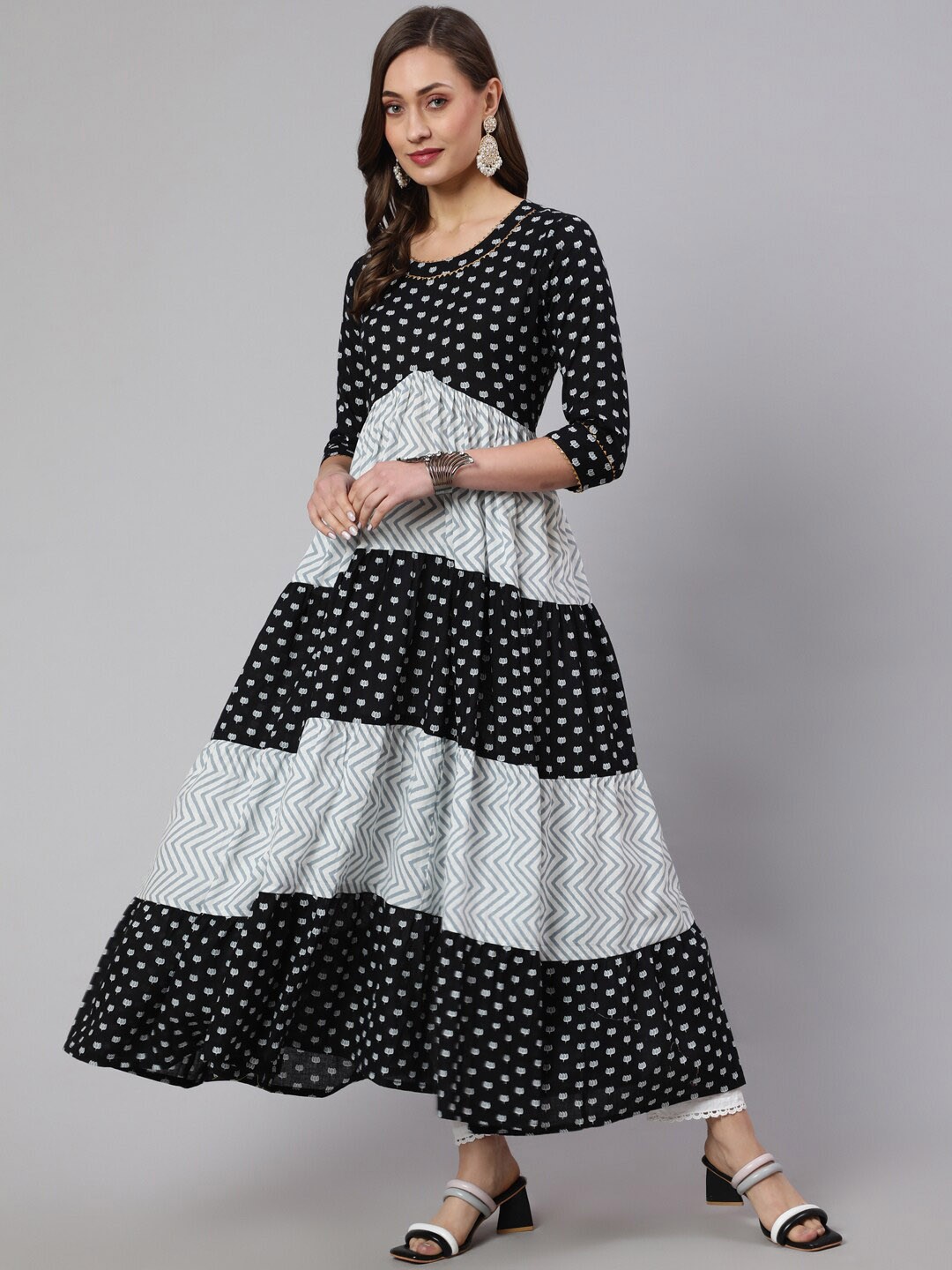 

GLAM ROOTS Floral Printed Gotta Patti Empire Anarkali Kurta, Black