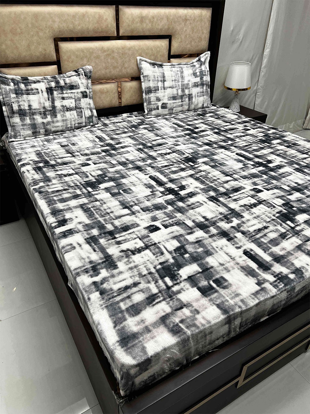 

Pure Decor Black Microfiber 300 TC King Bedsheet & 2 Pillow Covers with Zipper