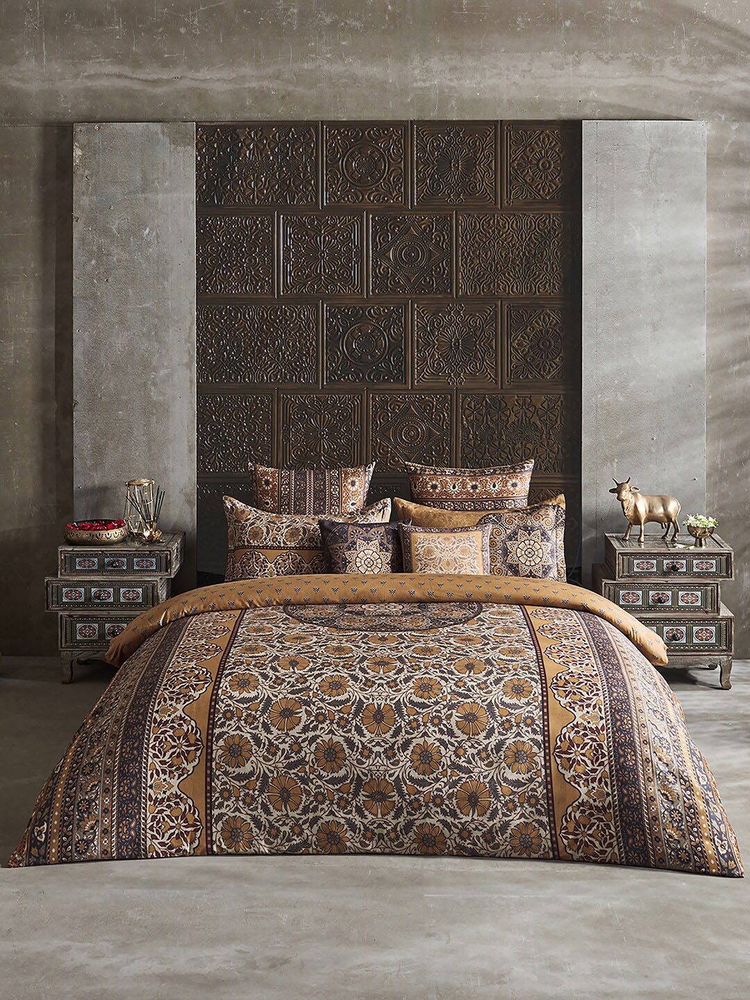 DDecor Brown Ethnic Motifs Printed 210 TC Super King Bedding Set