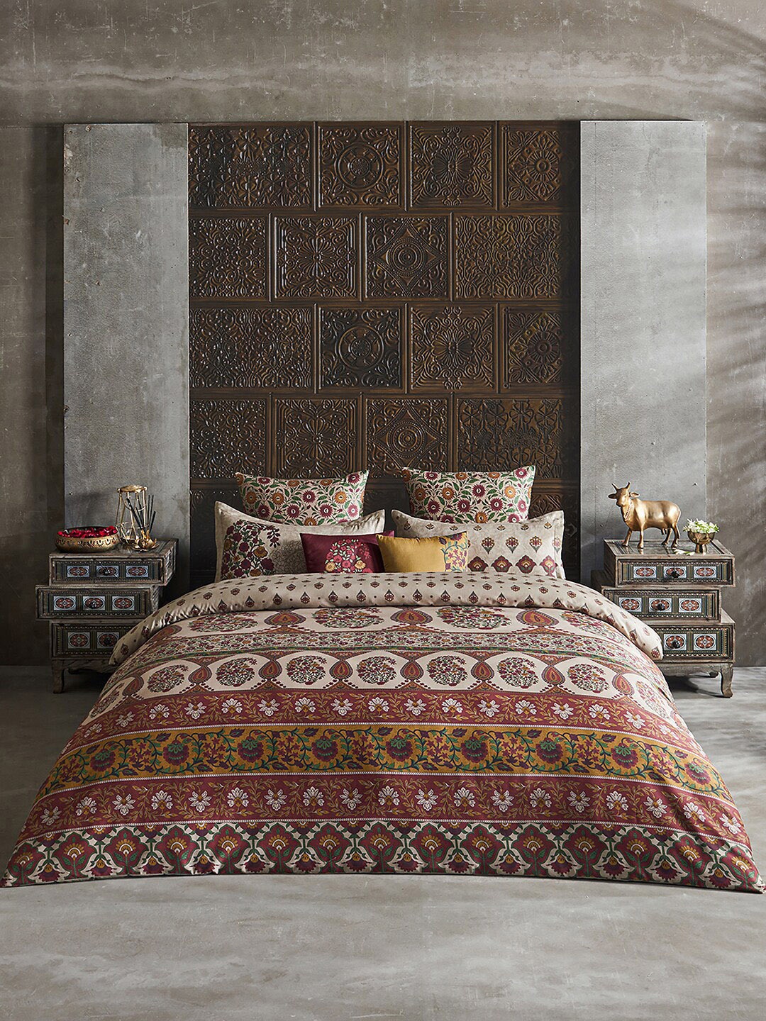 

DDecor Red & Beige Ethnic Motifs Printed 210 TC Super King Bedding Set