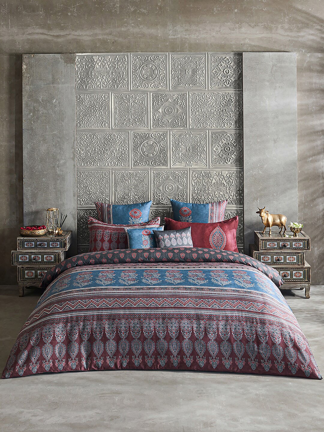 

DDecor Red & Blue Ethnic Motifs Printed 210 TC Super King Bedding Set