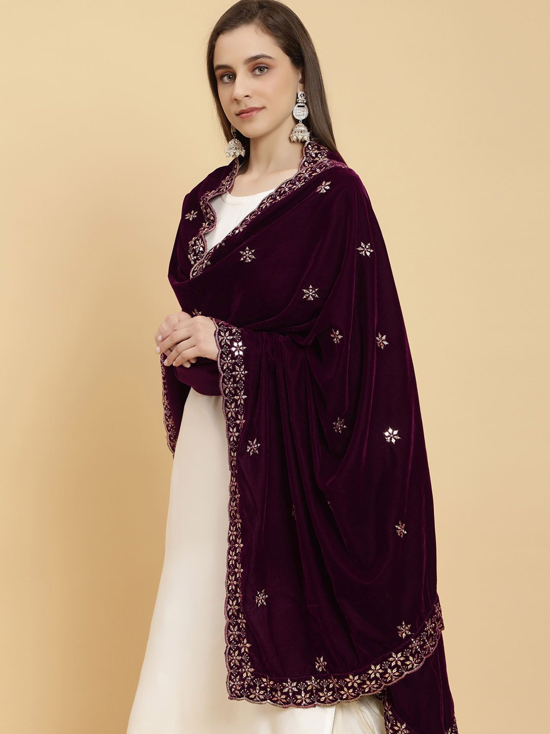 

Moda Chales Ethnic Motifs Embroidered Sequinned Velvet Shawl, Purple