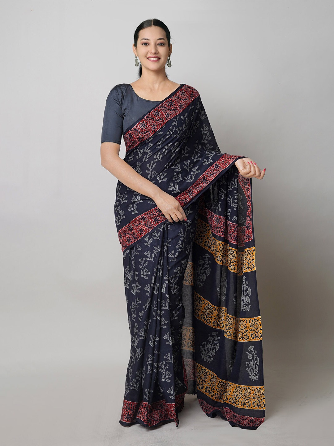 

Unnati Silks Ethnic Motifs Block Printed Pure Cotton Handloom Saree, Black
