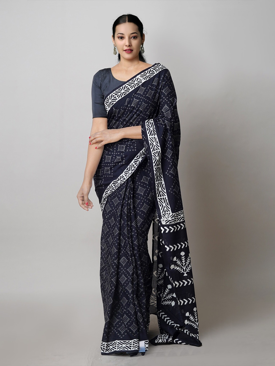 

Unnati Silks Ethnic Motifs Printed Pure Cotton Handloom Block Print Saree, Black