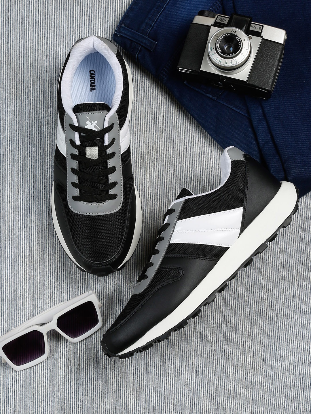 

Cantabil Men Colourblocked Lightweight Sneakers, Black