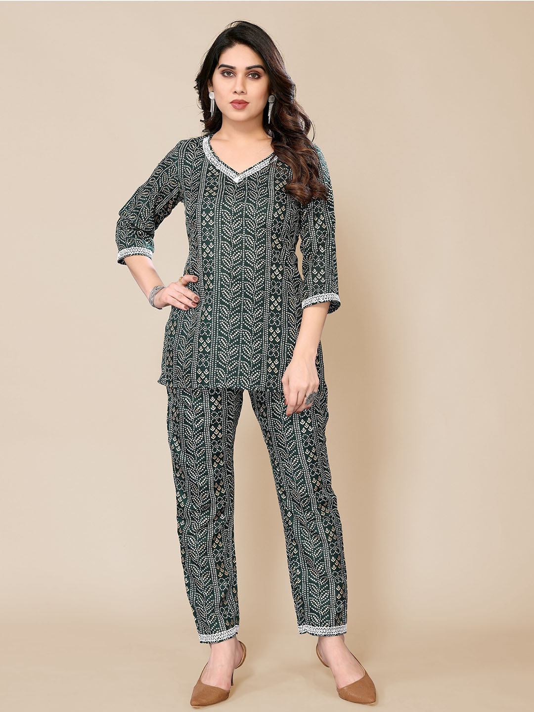 

PYARI - A style for every story Bandhani Printed V-Neck Tunic With Trouser Co-Ords, Green