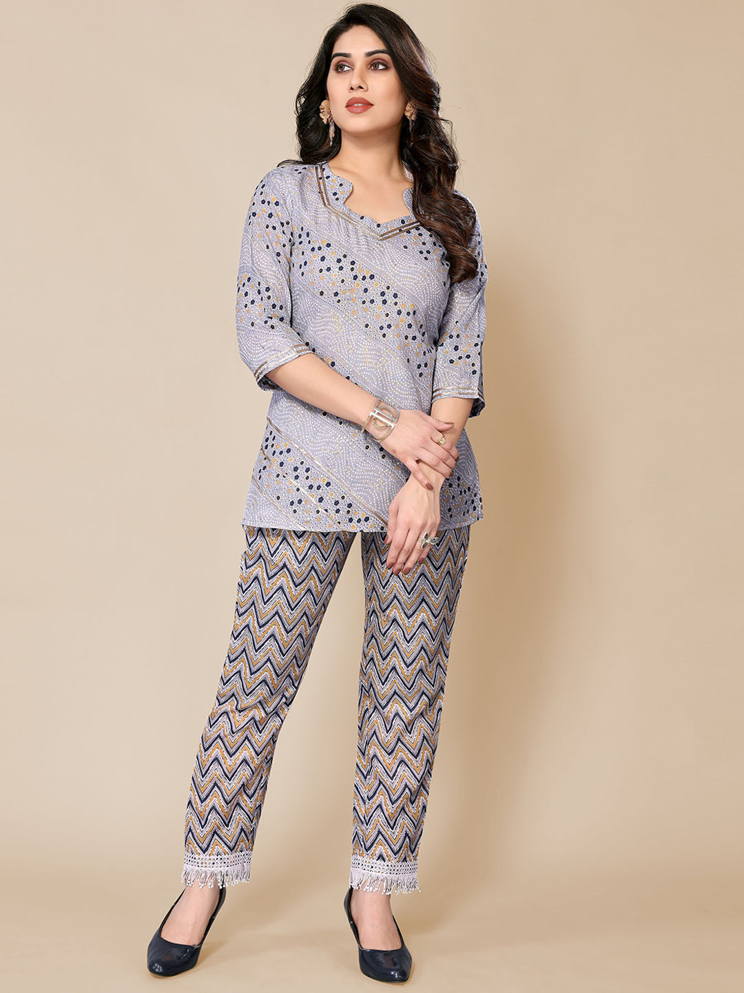 

PYARI - A style for every story Bandhani Printed Square Neck Top With Trousers Co-Ords, Grey